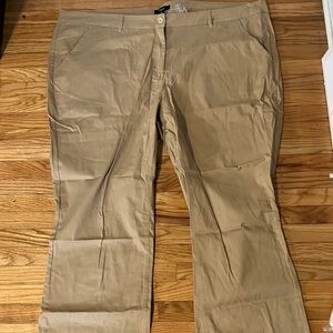 NWT Women’s Tan khaki Pants